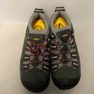 Hiking boots - steel toe